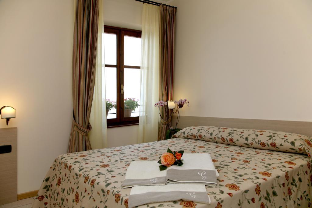 Locanda Le Palafitte Bardolino Oda fotoğraf